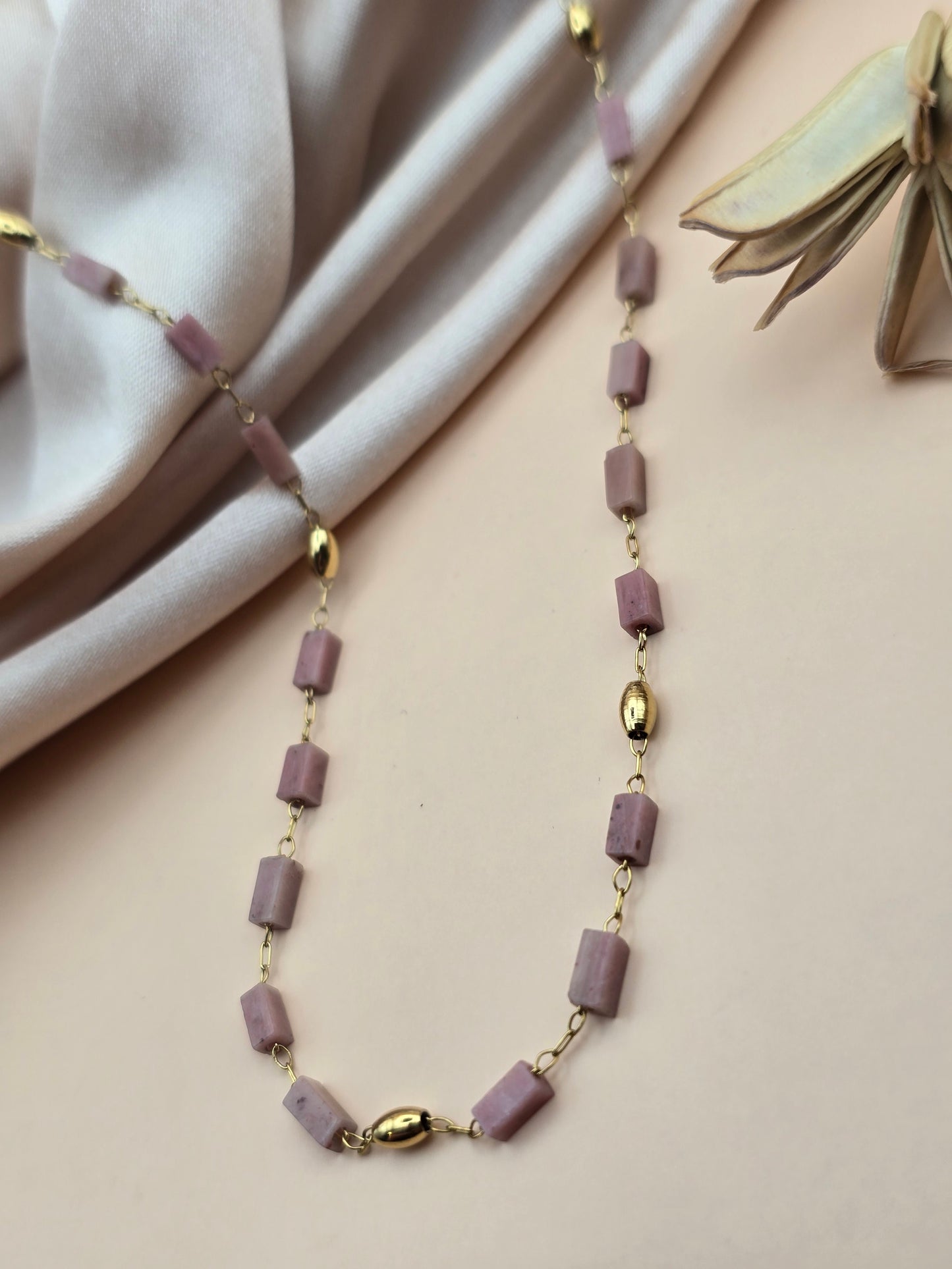Collier Douceur – Rhodonite & chaîne fine
