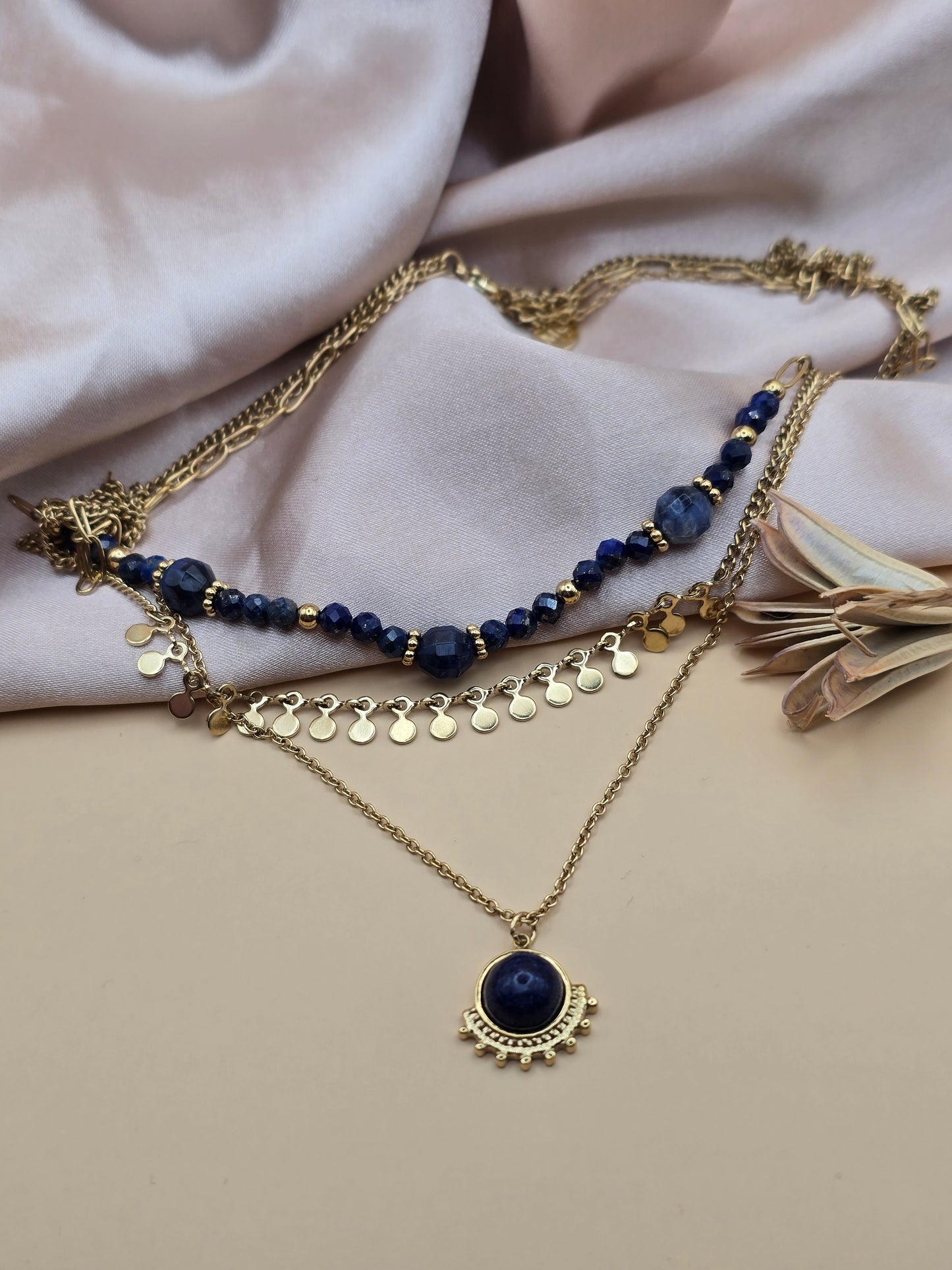 ✨ Collier Triple Rang en Pierres Naturelles – Énergie & Élégance