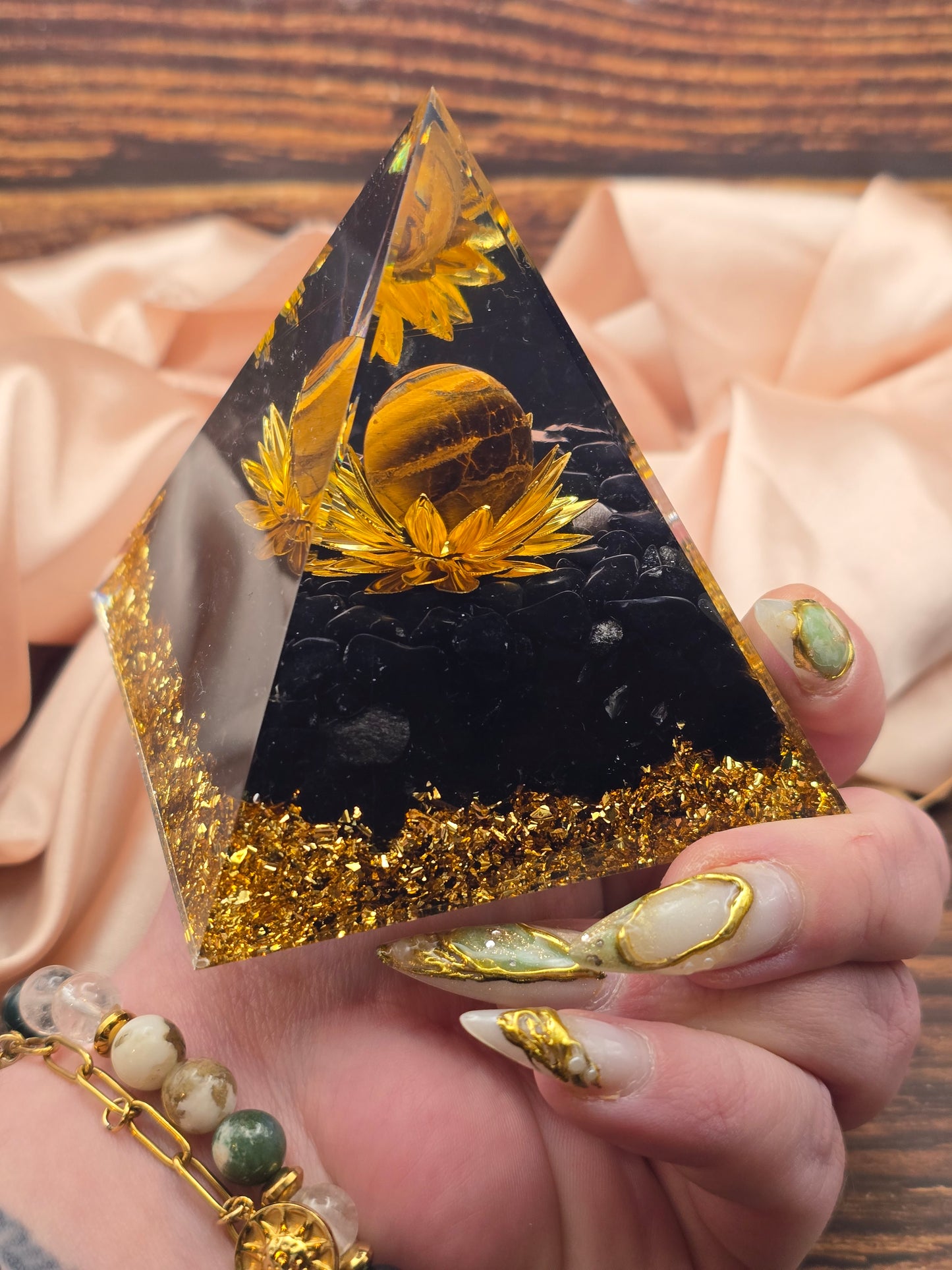 Grande pyramide énergétique – Obsidienne
Format 8 cm