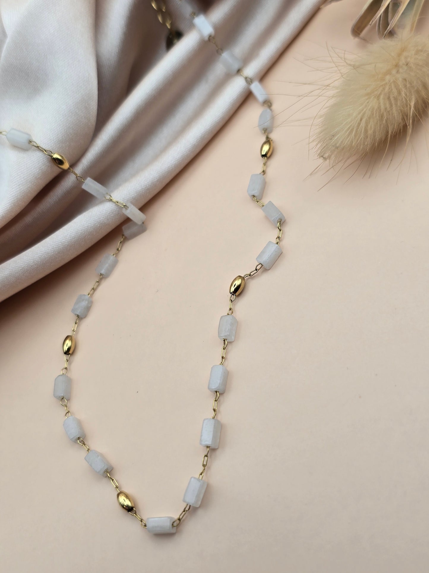 Collier Pure – Agate blanche & chaîne fine