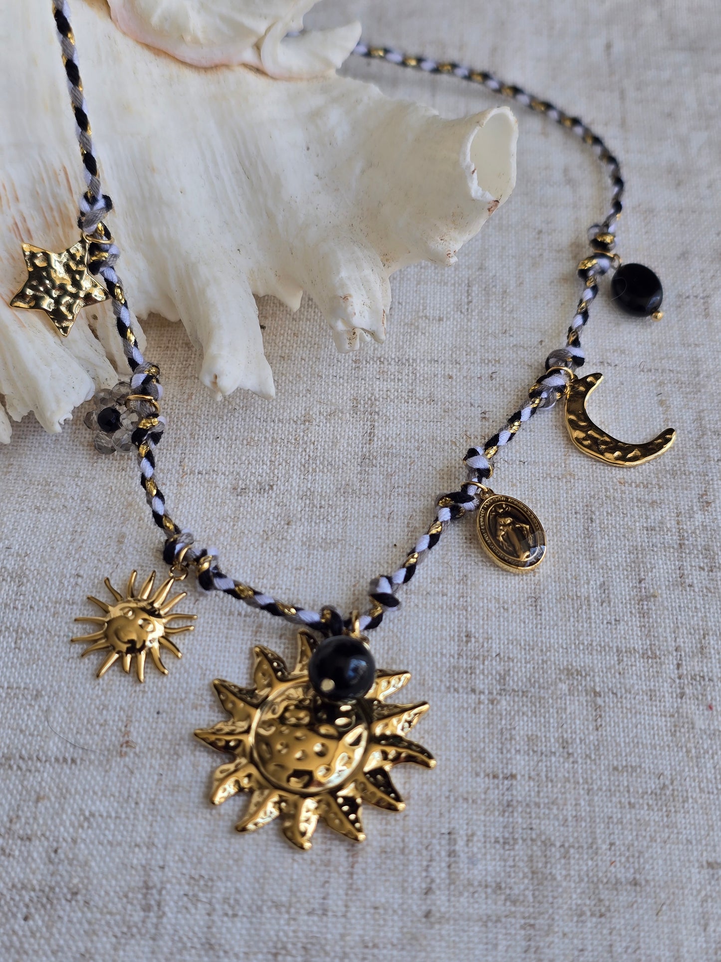 Collier nœuds breloques