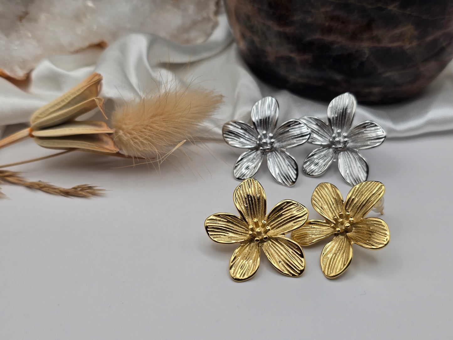 Boucles d’oreilles “Fleur Sculptée” – Doré ou Argenté