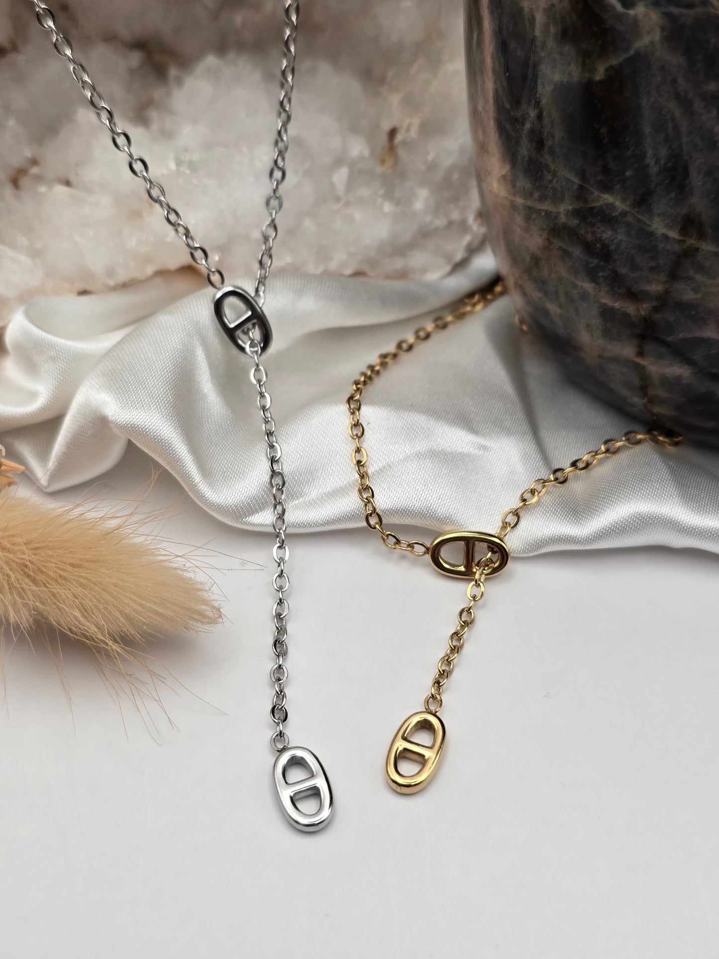 Collier “Élégance Minimaliste” – Doré ou Argenté