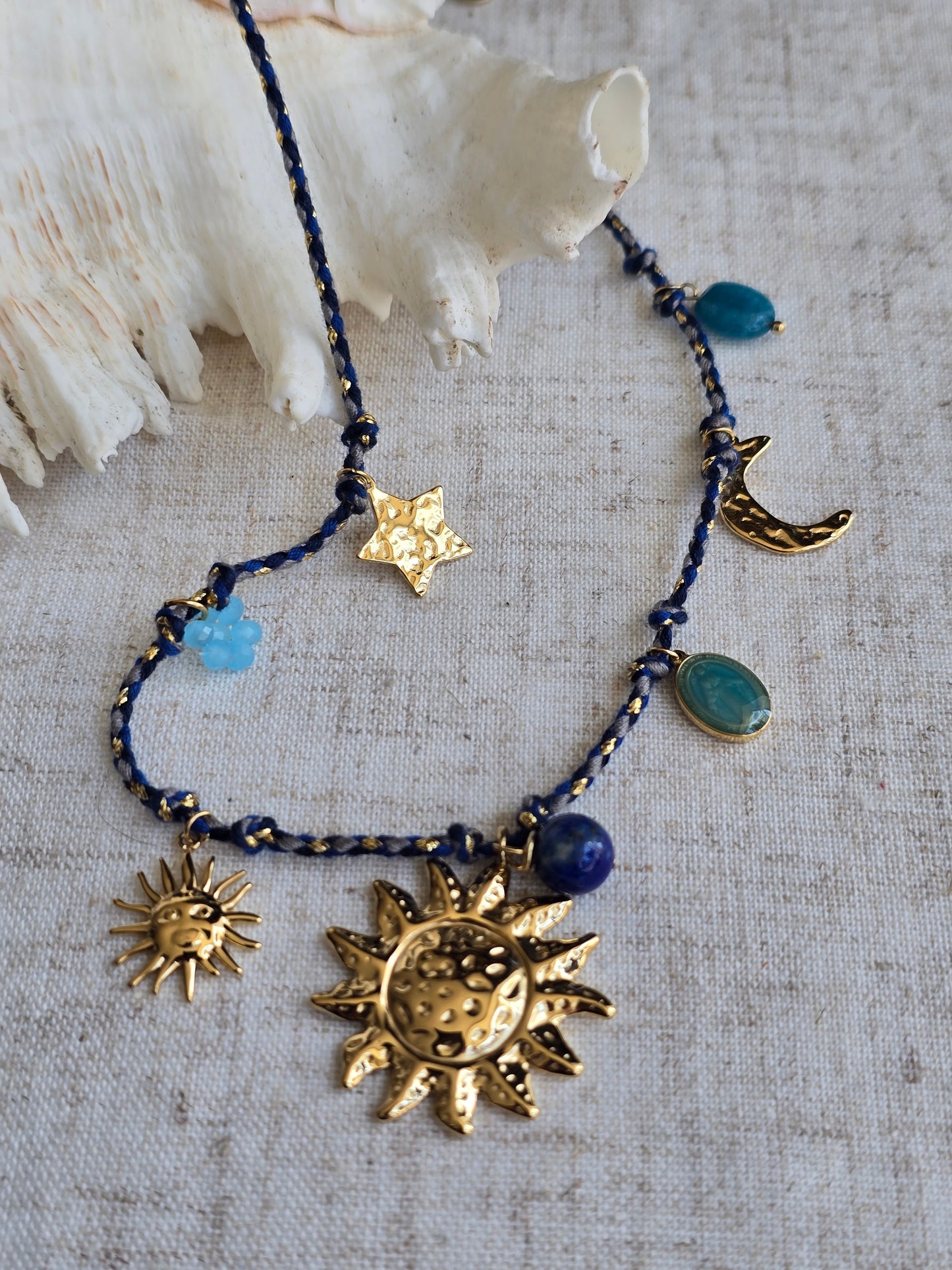 Collier nœuds breloques