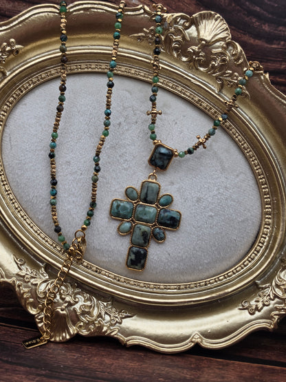 ✨ Sautoir Théodora – Croix en Turquoise Africaine