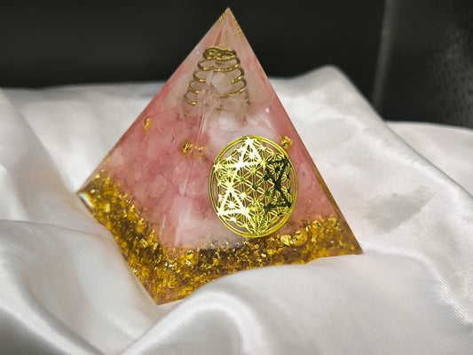 Quartz-rose avec pentacle de protection et spirale