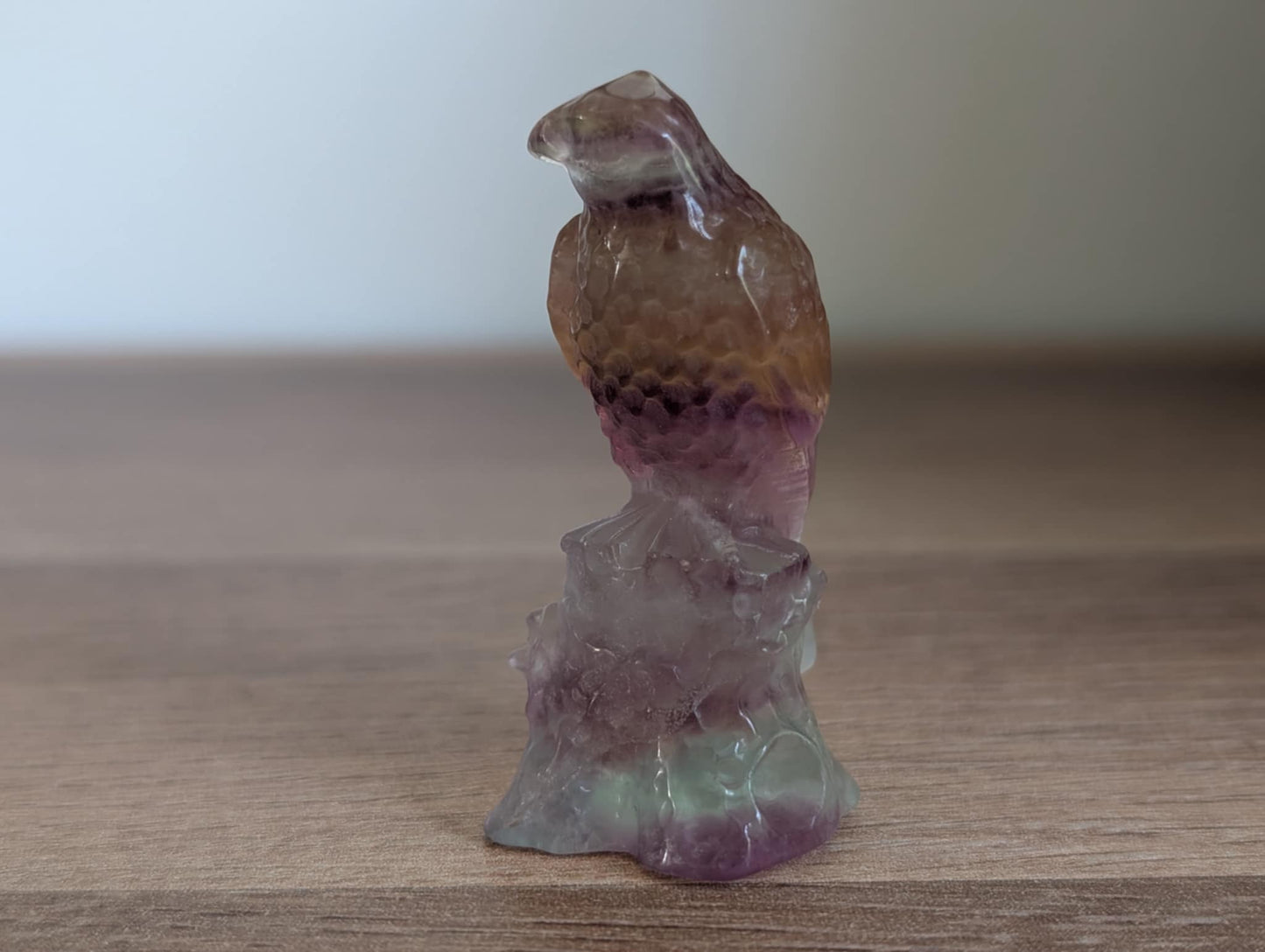 Aigle sur socle en fluorine multicolore