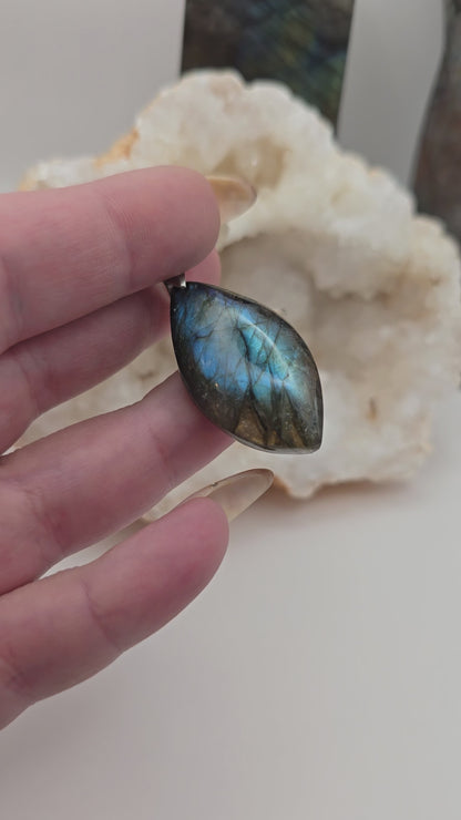 Pendentif labradorite sur chaine
