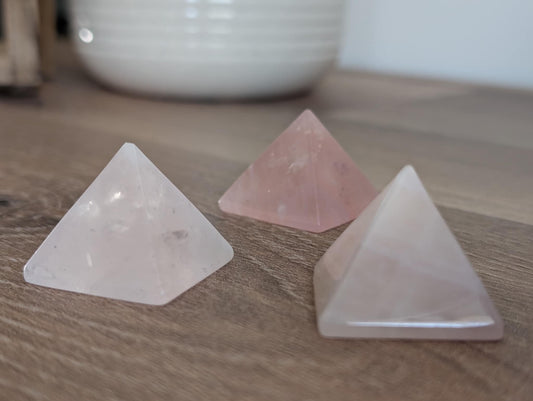 Pyramide en quartz rose