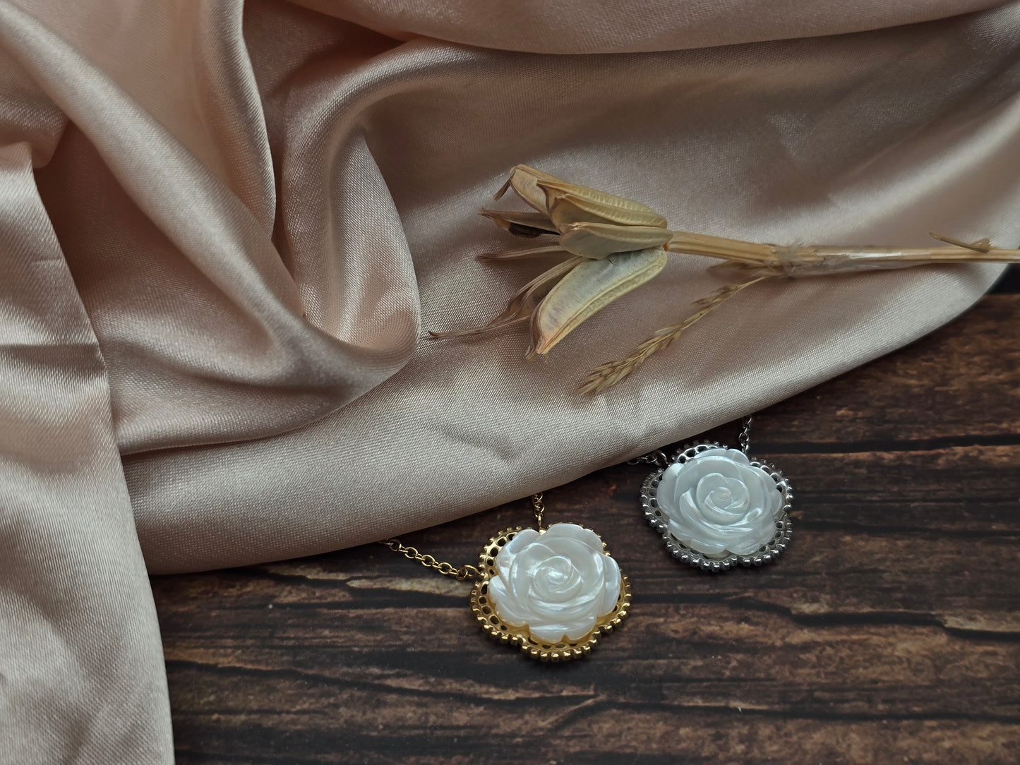 Collier Rose Élégante