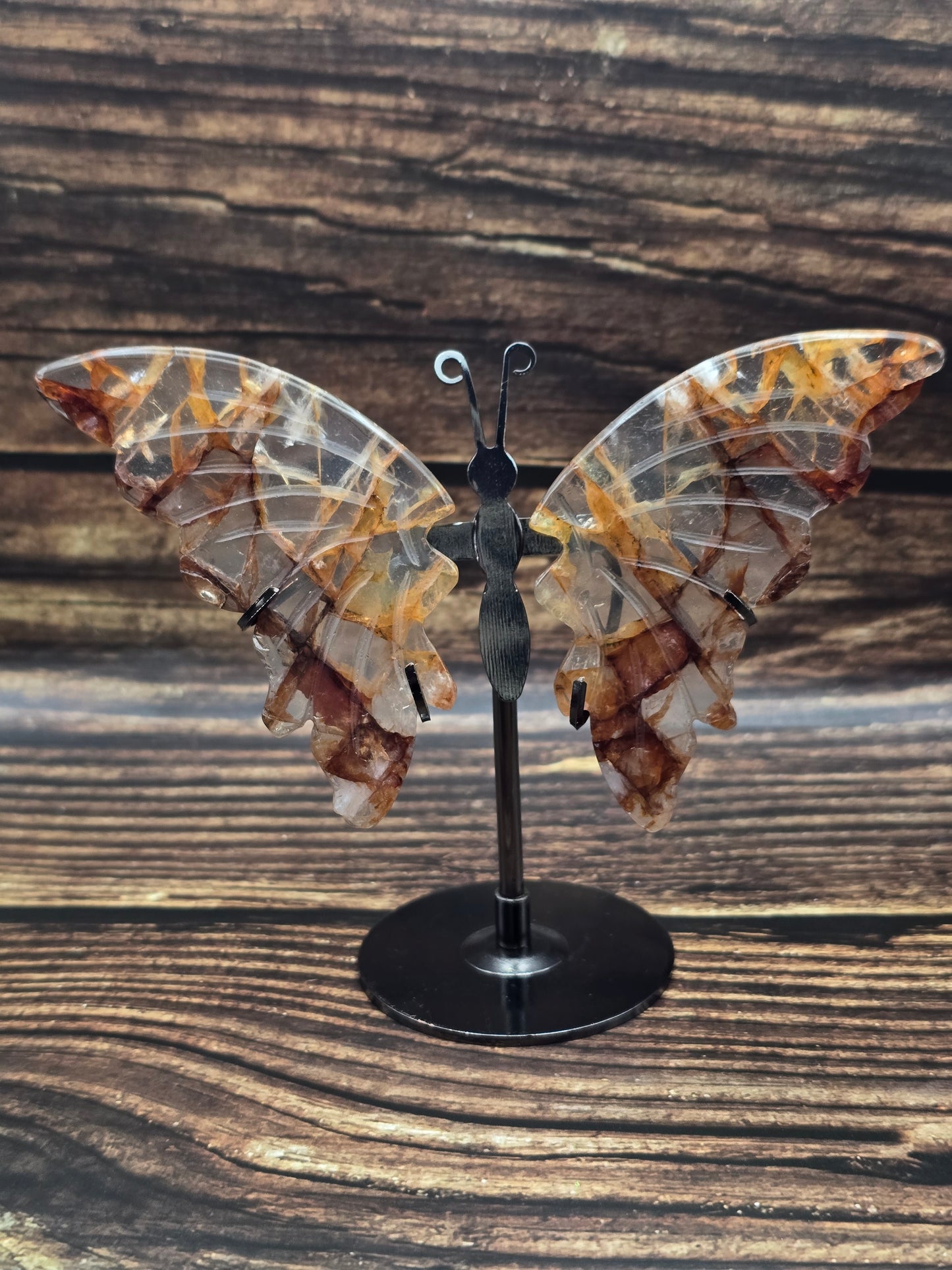 Papillon en Quartz Ferrugineux sur Socle 100 à 120 mm – Renouveau & Énergie