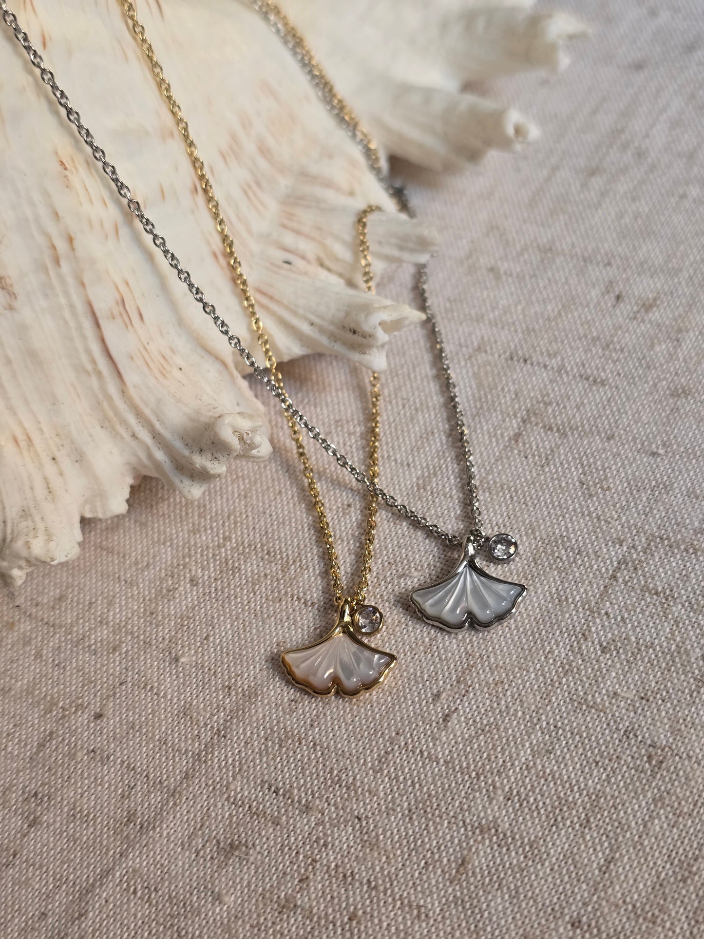 Collier Feuille de Ginkgo – Acier inoxydable