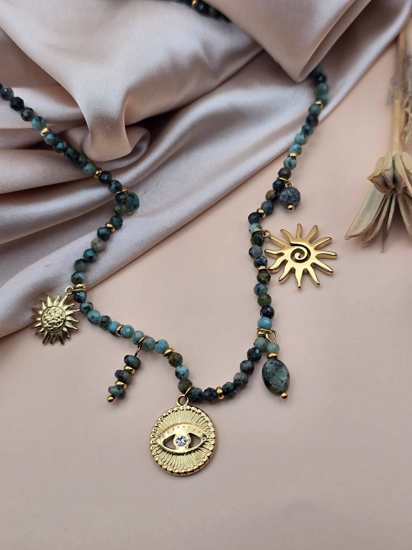 Collier Turquoise Africaine – Soleil & Œil Protecteur