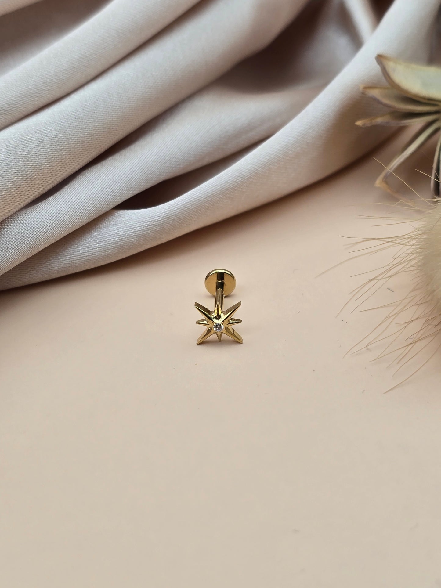 Piercing Étoile – Titane & Zirconium