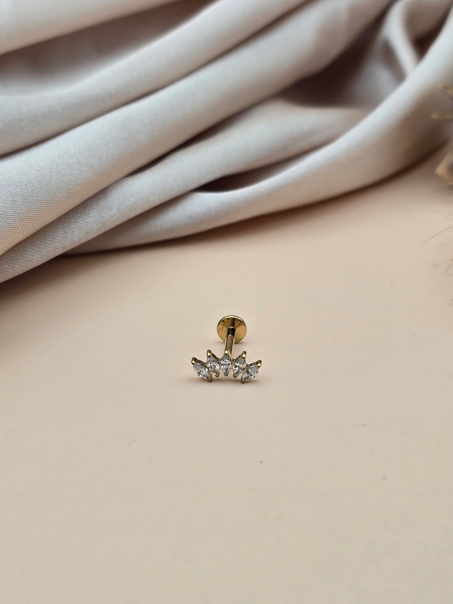 Piercing Couronne – Titane & Cristaux
