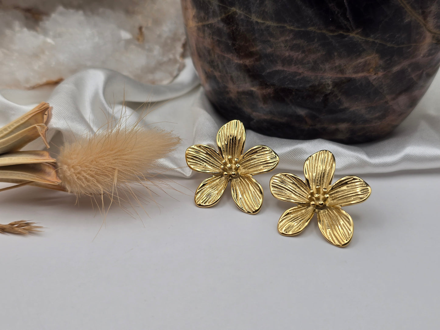 Boucles d’oreilles “Fleur Sculptée” – Doré ou Argenté