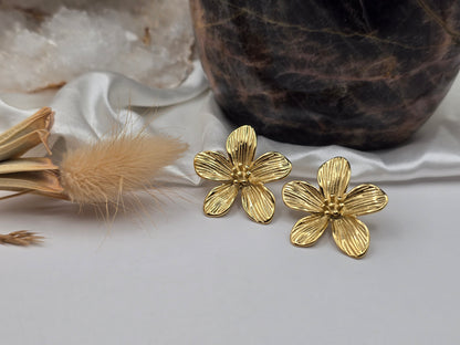 Boucles d’oreilles “Fleur Sculptée” – Doré ou Argenté