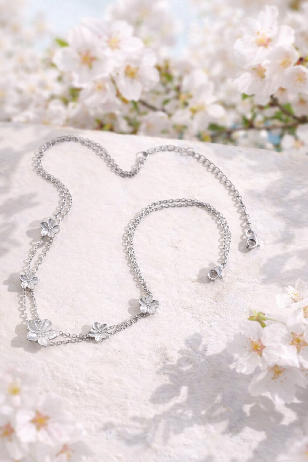 Collier argenté fleurs délicates