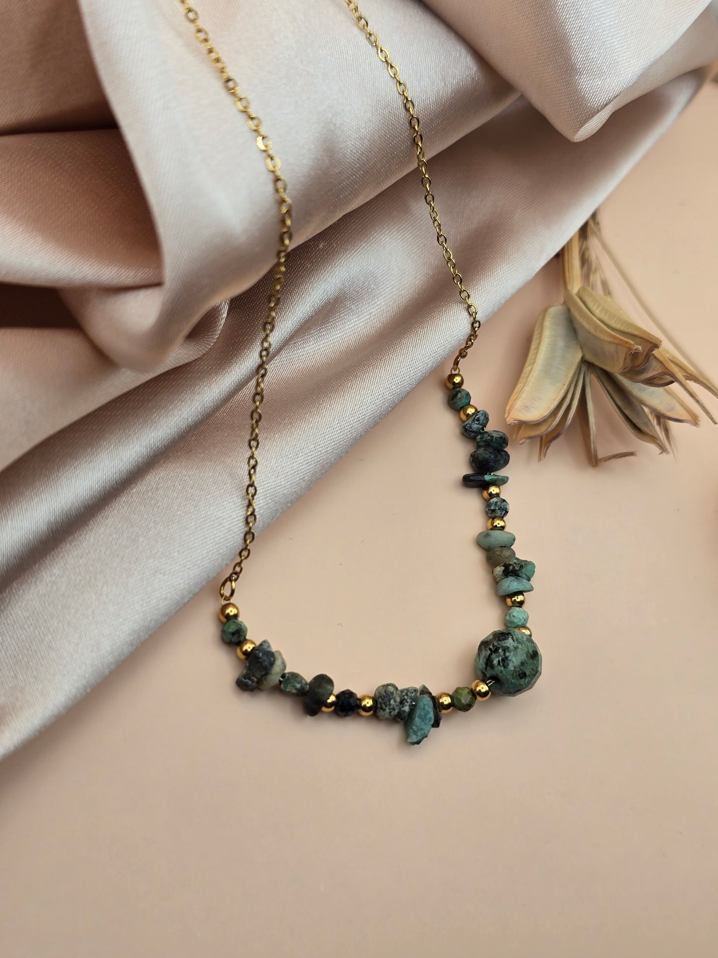 Collier Turquoise africaine – Chaîne fine & pierres naturelles