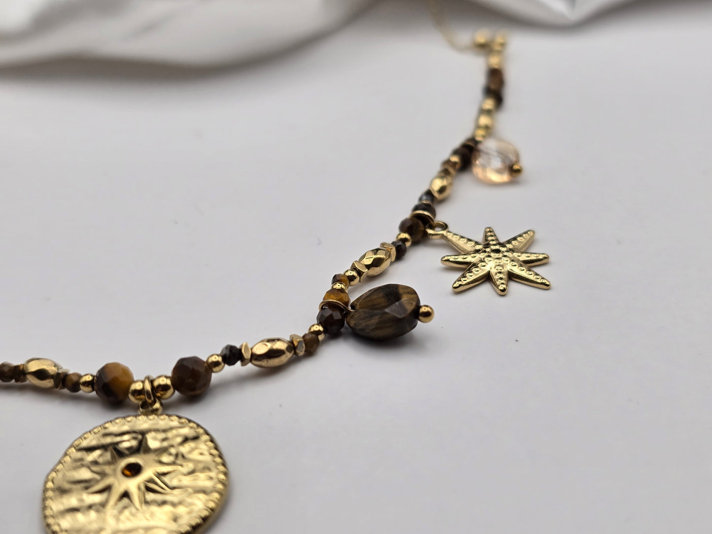 Collier “Soleil Protecteur” – Œil de Tigre & Doré