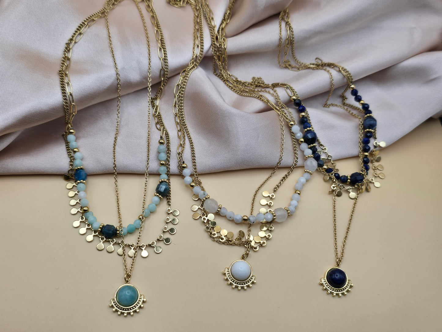 ✨ Collier Triple Rang en Pierres Naturelles – Énergie & Élégance