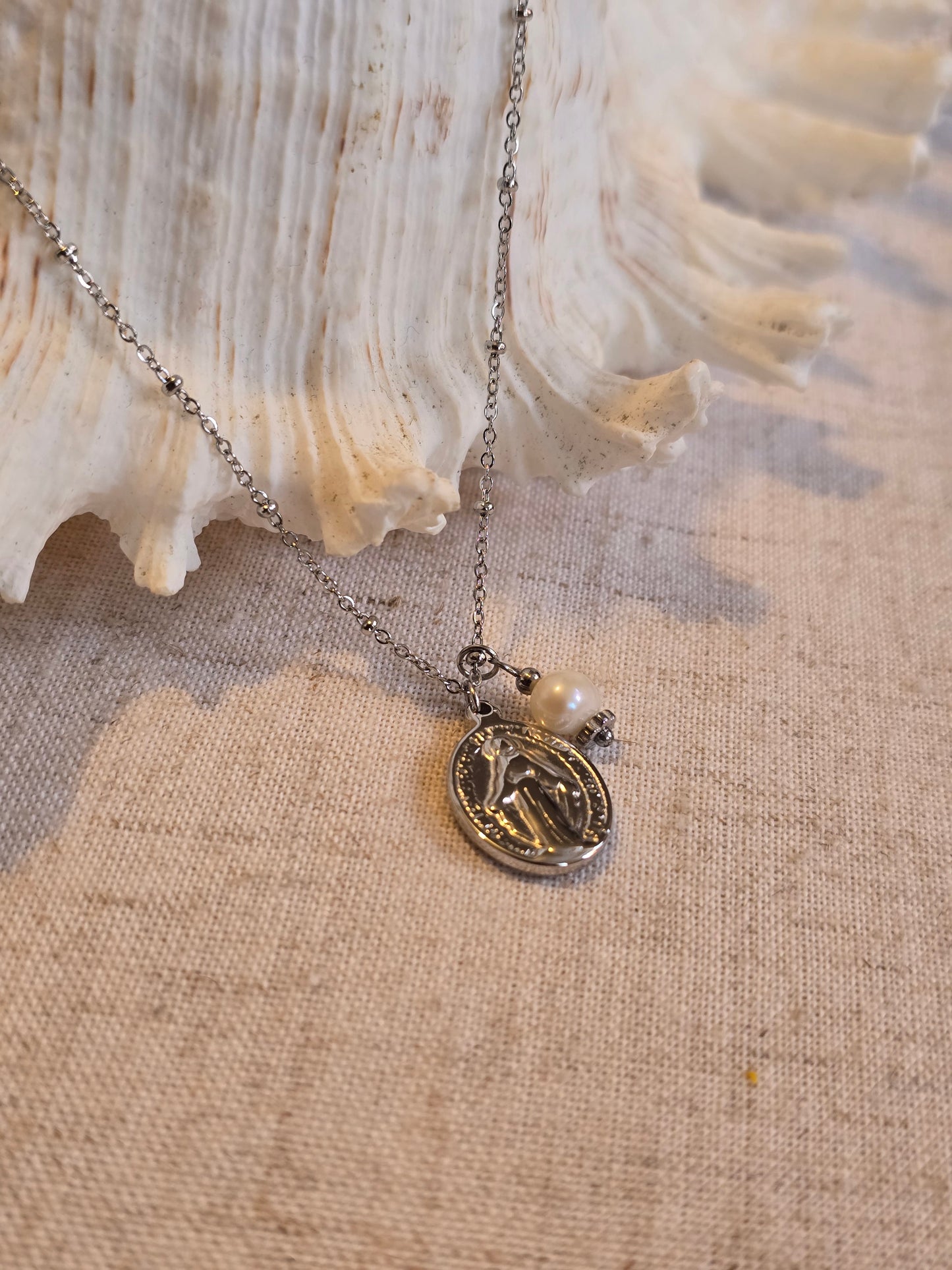 Collier Vierge Marie – Acier inoxydable