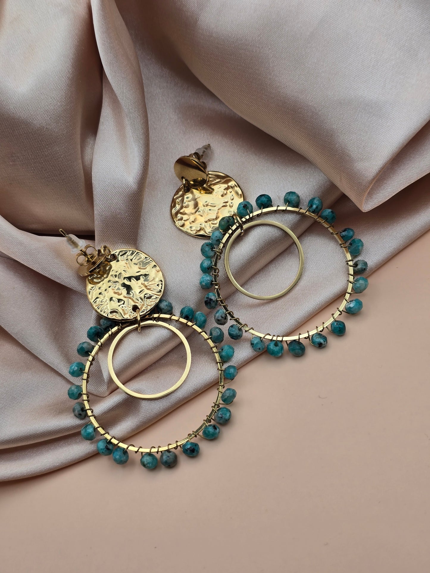 Boucles d’oreilles Turquoise africaine – Créoles dorées