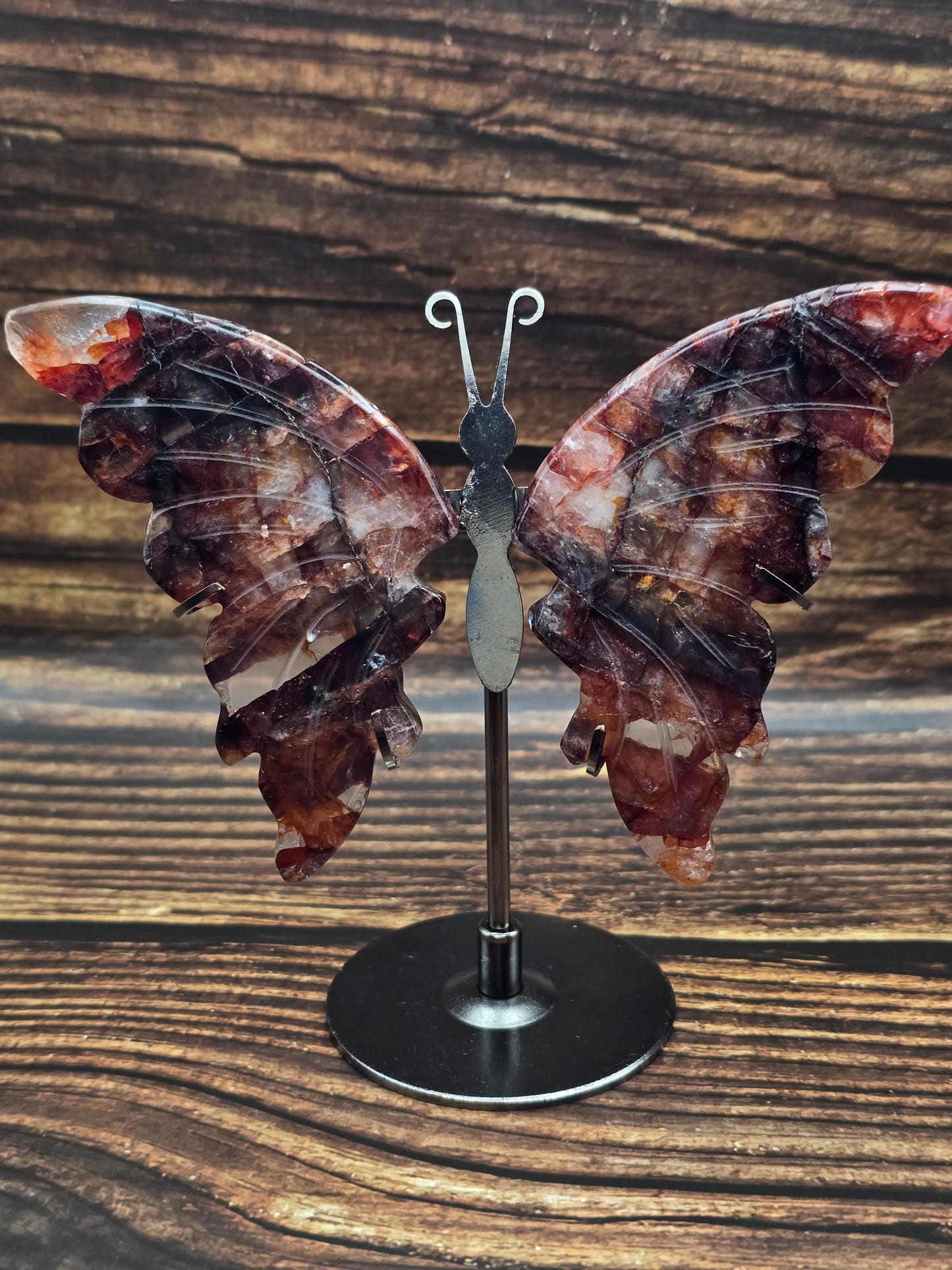 Papillon en Quartz Ferrugineux sur Socle 100 à 120 mm – Renouveau & Énergie