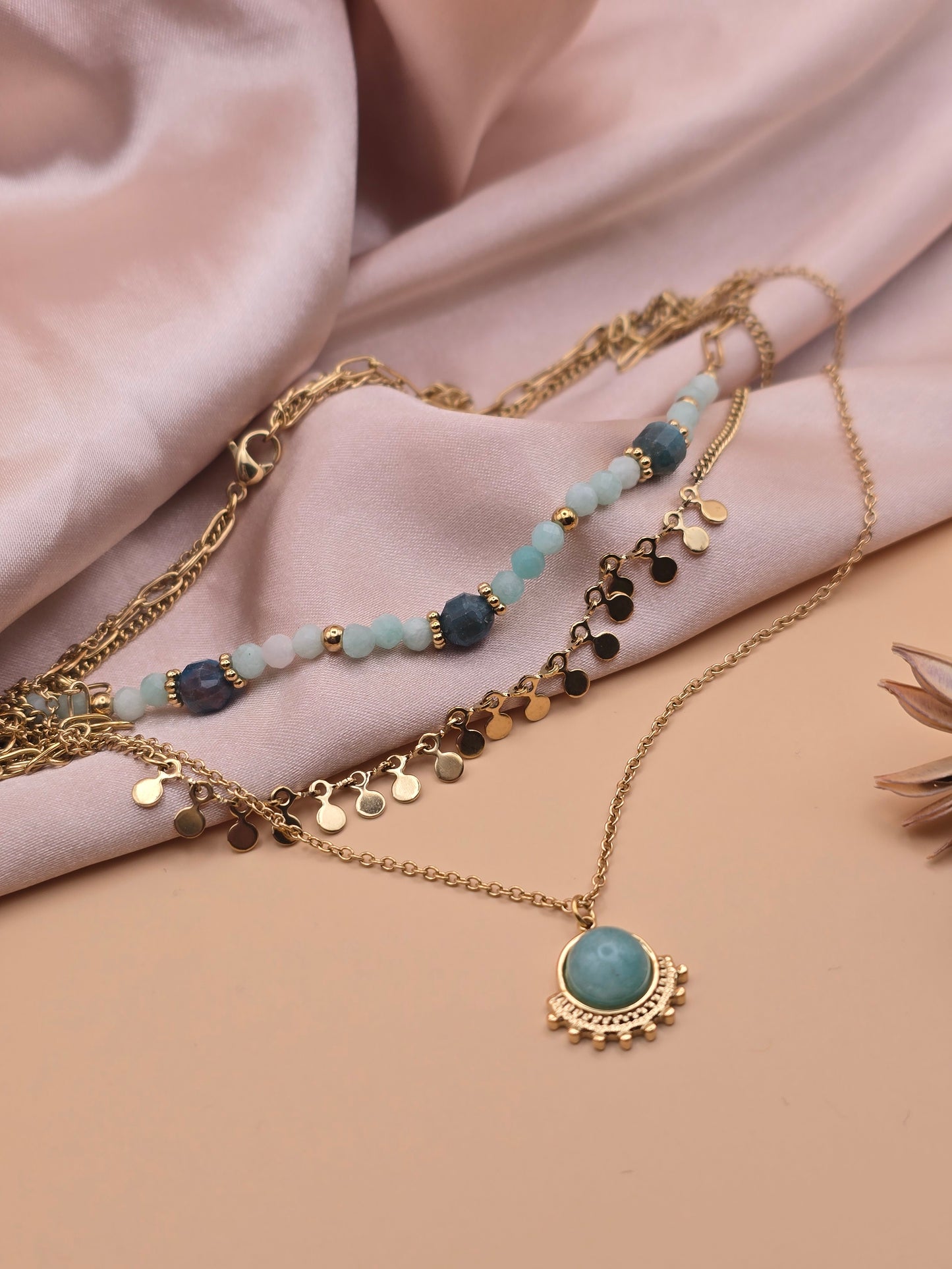 ✨ Collier Triple Rang en Pierres Naturelles – Énergie & Élégance